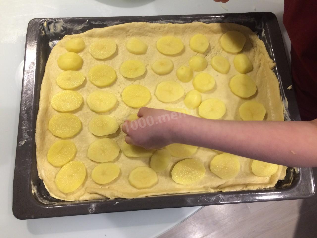 Шаг 9 приготовления Куринный пирог с картошкой и майонезом