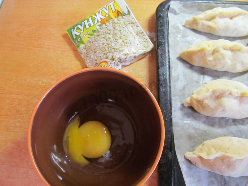 Шаг 20 приготовления Пирожки с брынзой и зеленью закусочные в духовке