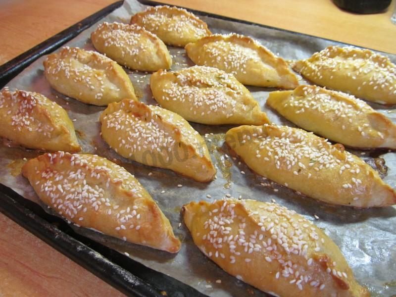 Шаг 24 приготовления Пирожки с брынзой и зеленью закусочные в духовке