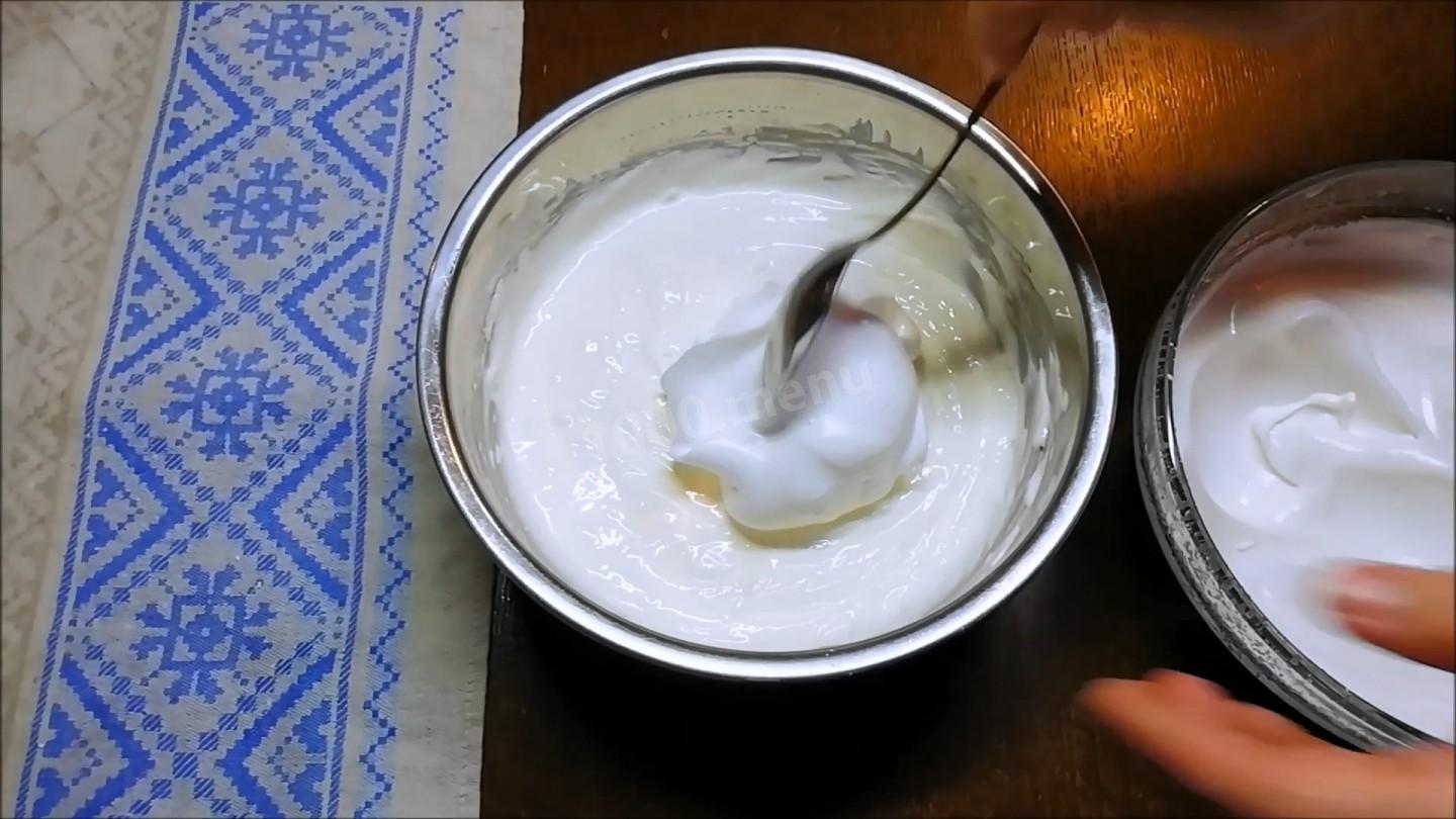 Шаг 8 приготовления Любимый пирог с йогуртно-сметанной начинкой
