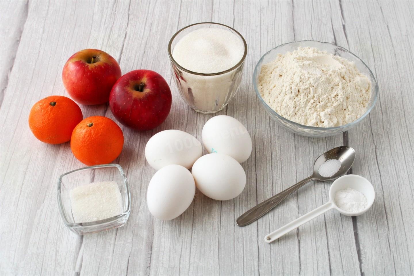 Шаг 1 приготовления Шарлотка с мандаринами и яблоками в духовке
