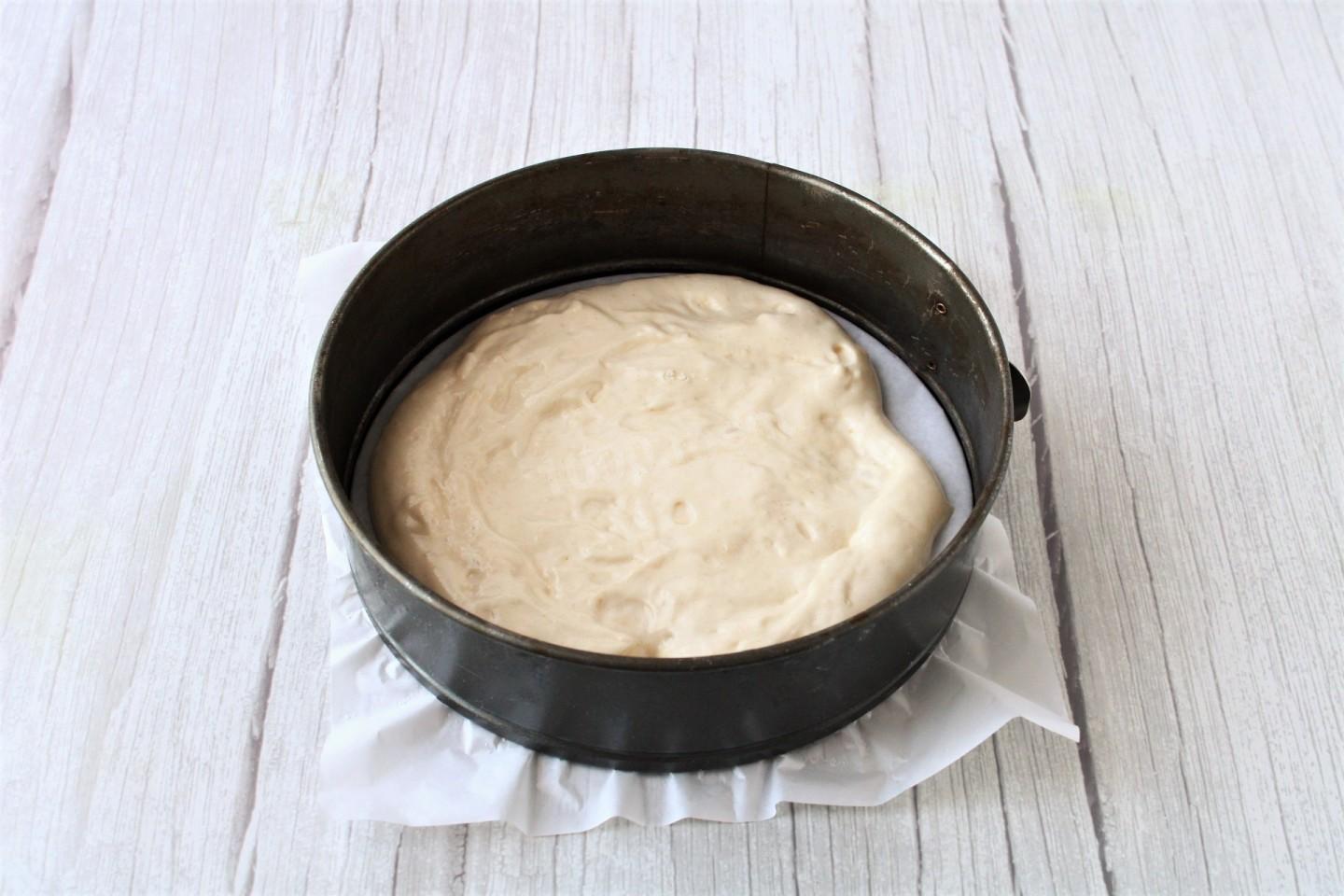 Шаг 10 приготовления Шарлотка с мандаринами и яблоками в духовке