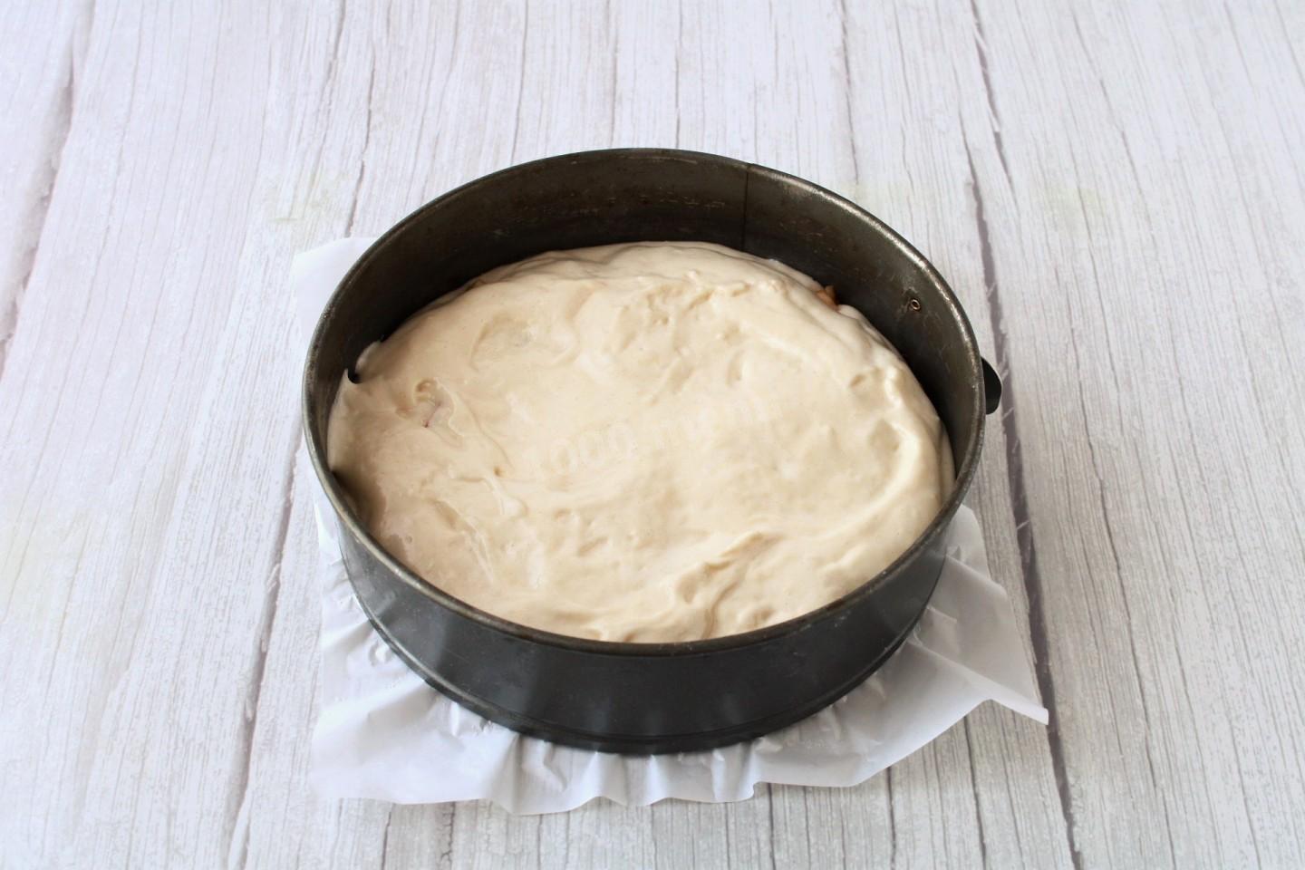 Шаг 12 приготовления Шарлотка с мандаринами и яблоками в духовке
