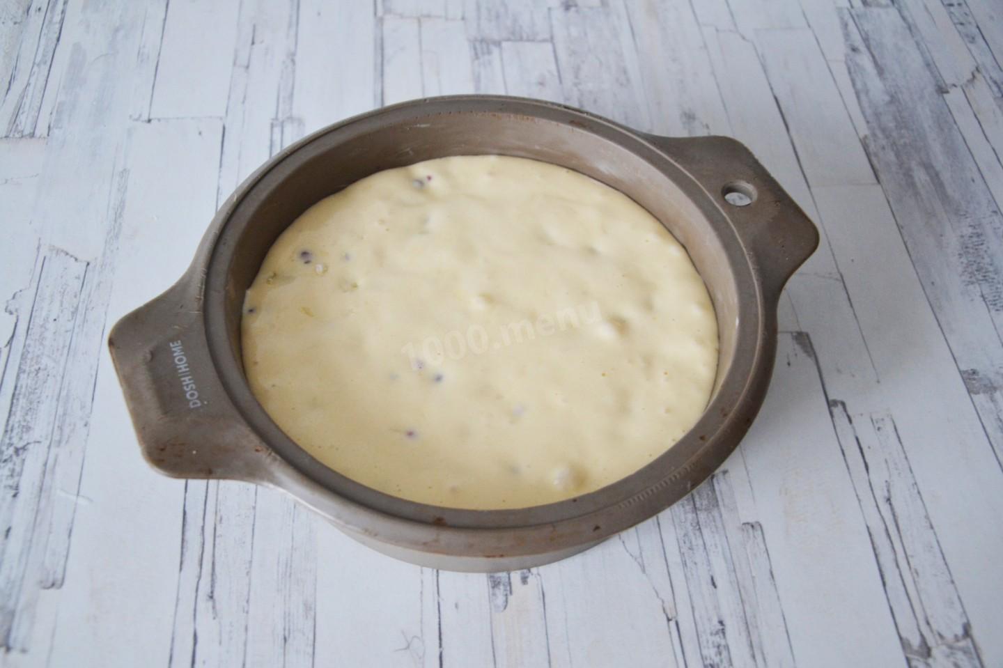 Шаг 8 приготовления Шарлотка с брусникой