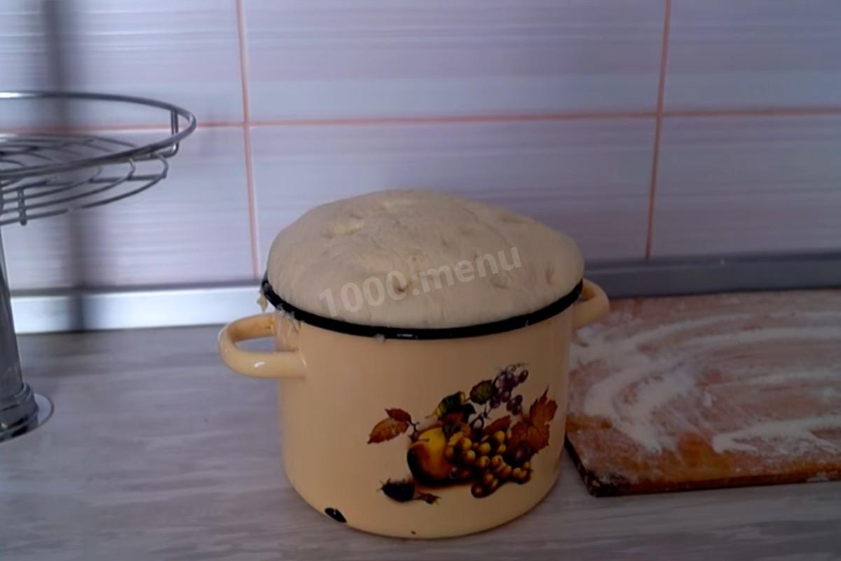 Шаг 1 приготовления Пирог с капустой и консервированной рыбой