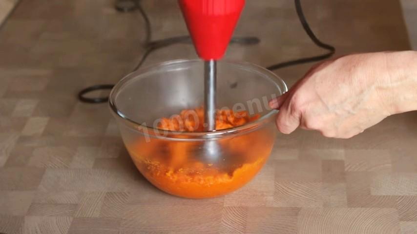 Шаг 8 приготовления Американский пирог с тушеным тыквенным пюре на сгущенке