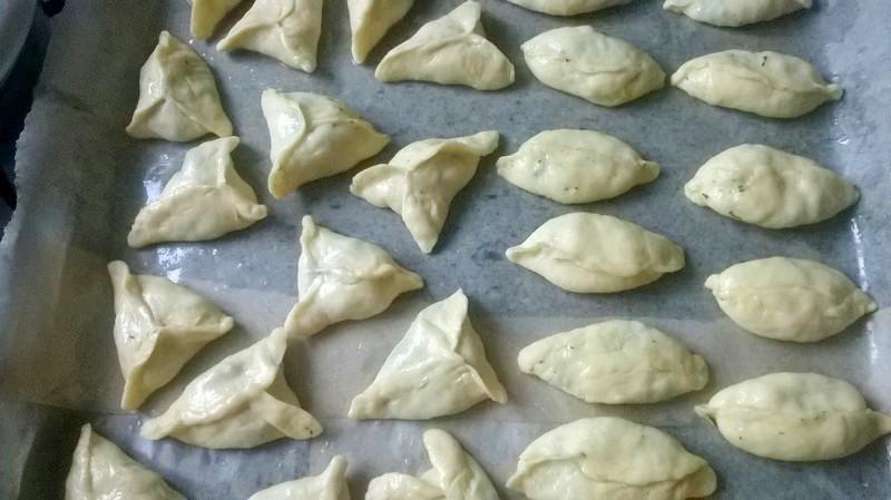 Шаг 7 приготовления Постные пирожки на воде щавель и зелень