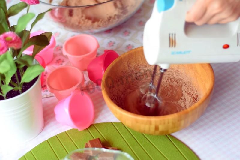 Шаг 5 приготовления Классические шоколадные маффины