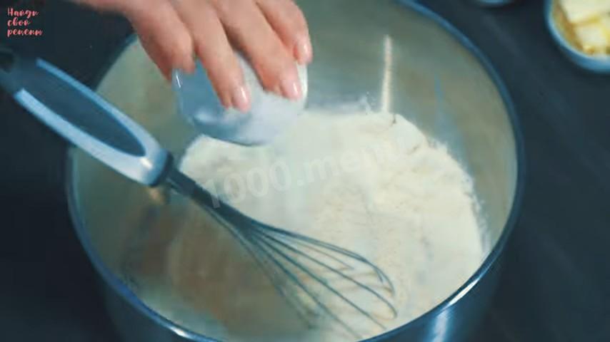 Шаг 6 приготовления Сдобные сладкие рулеты с джемом и клубникой