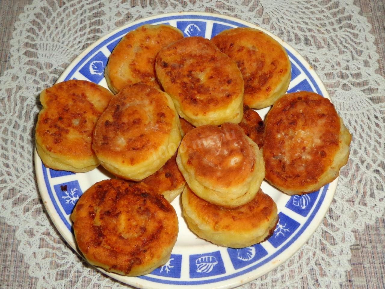 Шаг 13 приготовления Шанежки с мясом