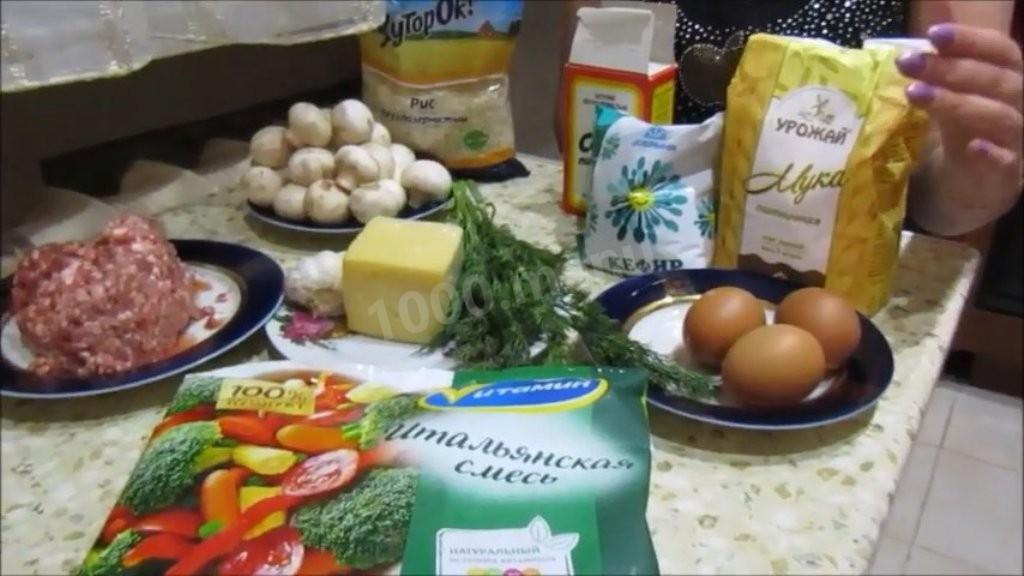 Шаг 1 приготовления Многослойный заливной пирог на кефире с мясом и грибами