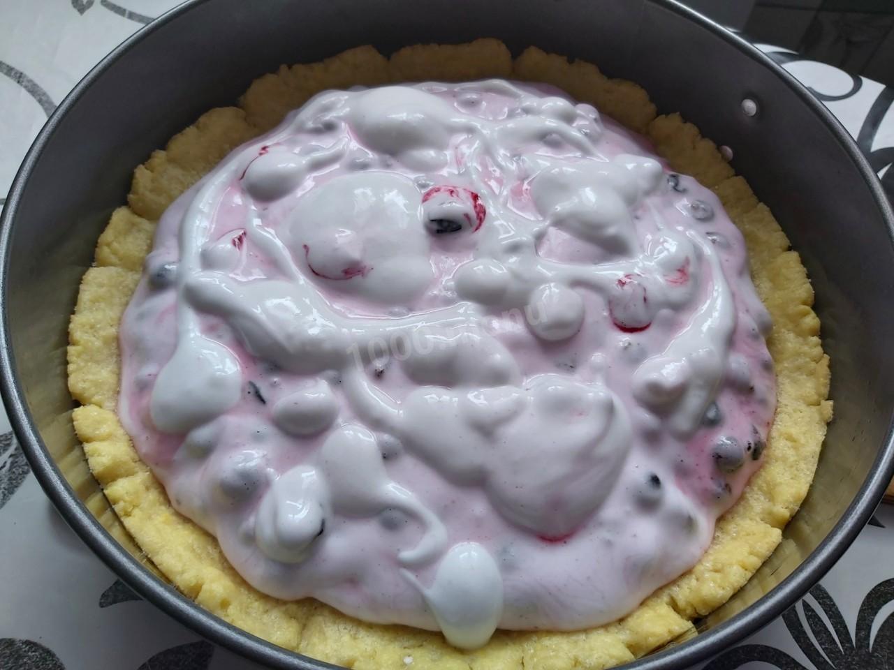 Шаг 1 приготовления Песочный пирог со смородиной и кремом