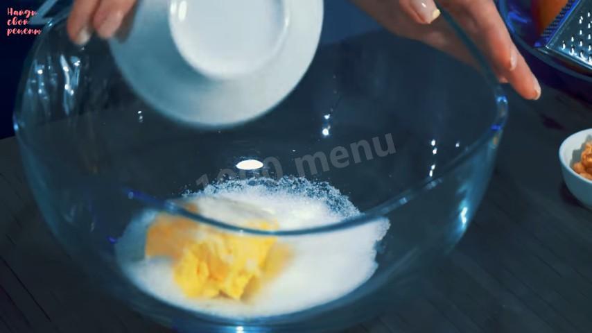 Шаг 5 приготовления Яблочный пирог с мёдом на овсяном тесте