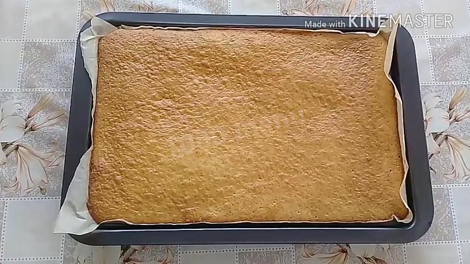 Шаг 7 приготовления Рулет за 15 минут с джемом