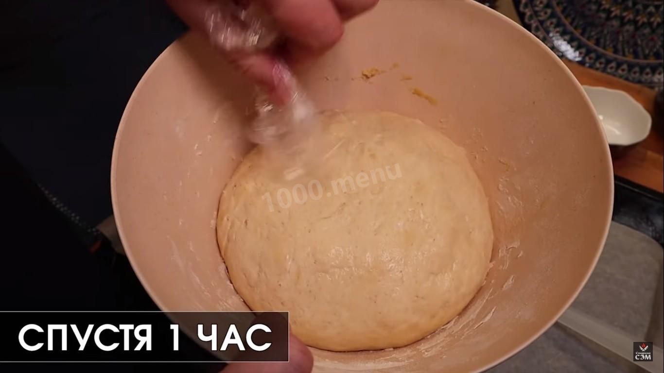 Шаг 1 приготовления Фокачча с пармезаном и розмарином