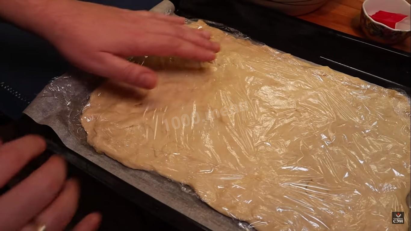 Шаг 2 приготовления Фокачча с пармезаном и розмарином