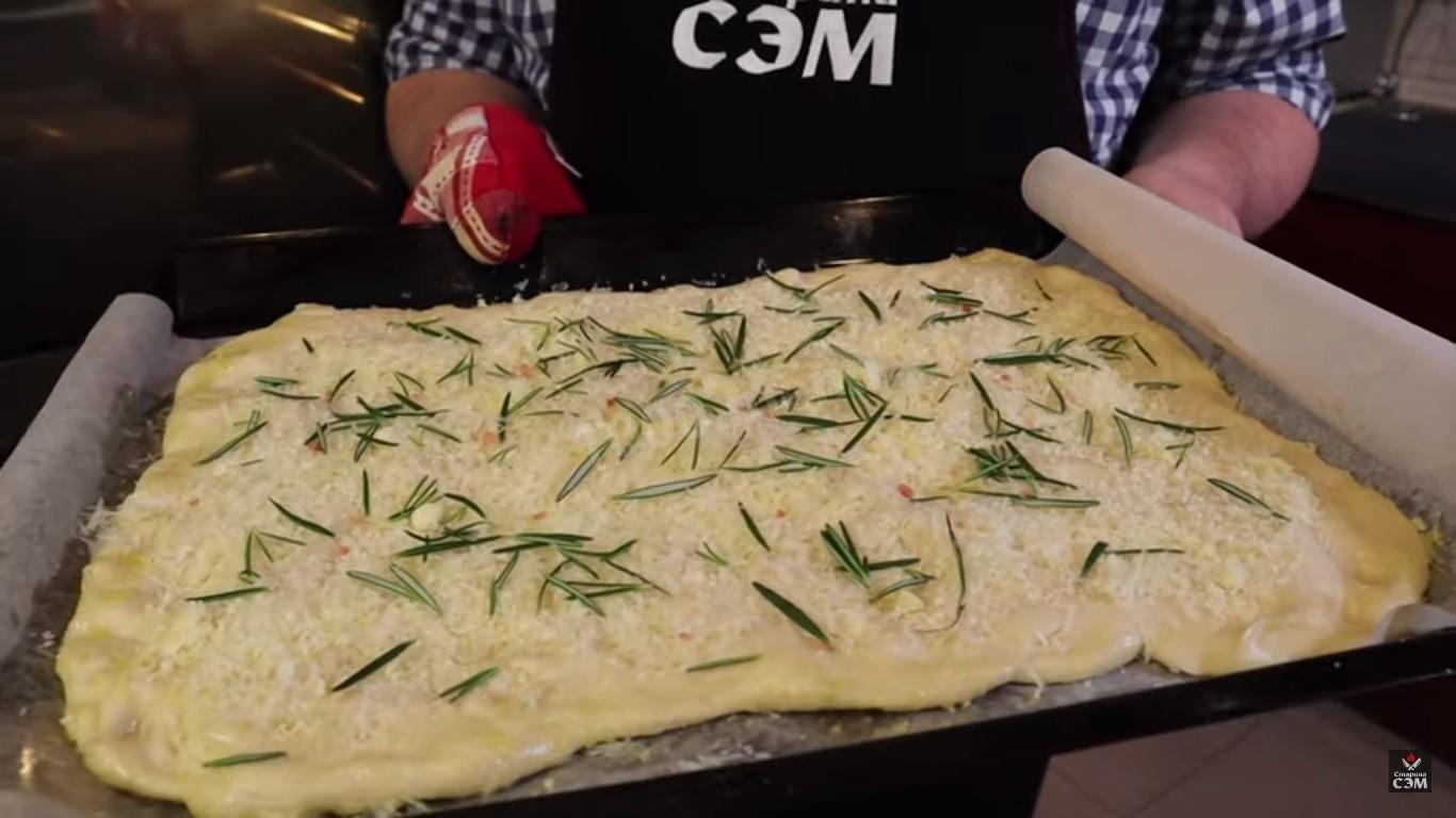 Шаг 4 приготовления Фокачча с пармезаном и розмарином