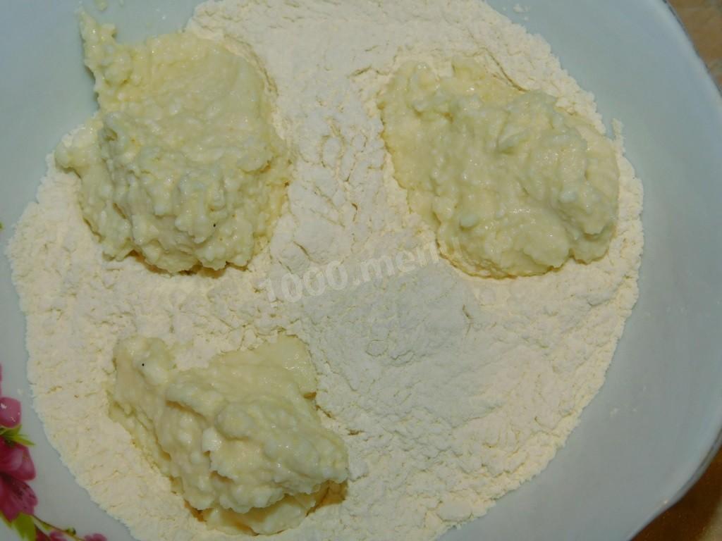 Шаг 5 приготовления Пышные сырники из творога с мукой на сковороде
