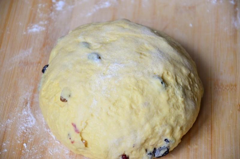 Шаг 13 приготовления Пасхальная булка с изюмом