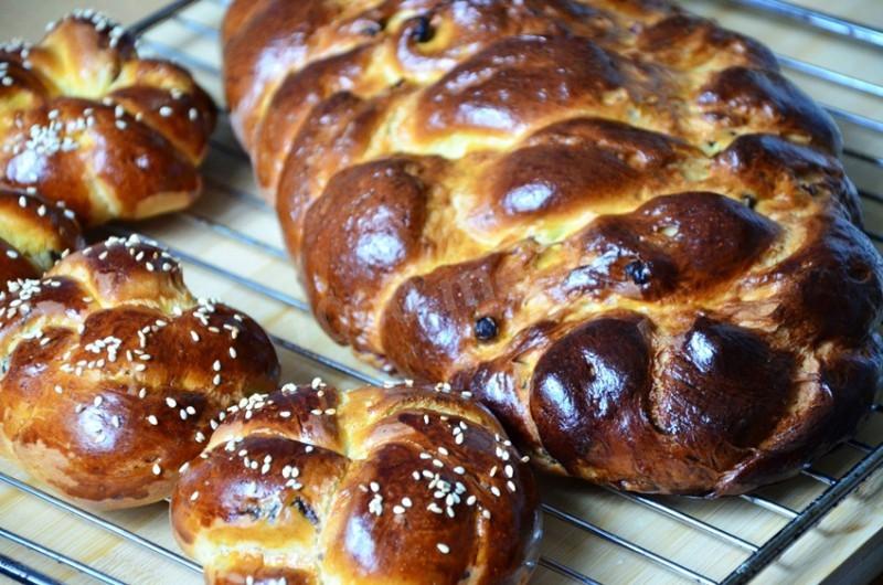 Шаг 18 приготовления Пасхальная булка с изюмом