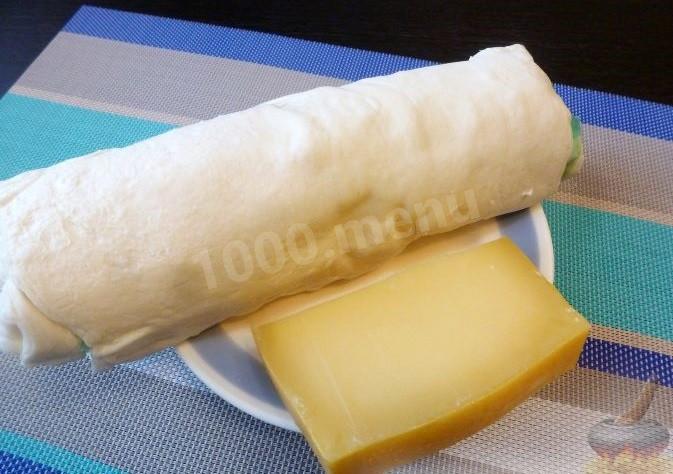 Шаг 1 приготовления Слойки-сердечки с сыром