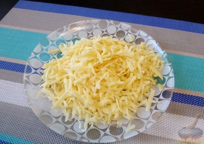 Шаг 2 приготовления Слойки-сердечки с сыром