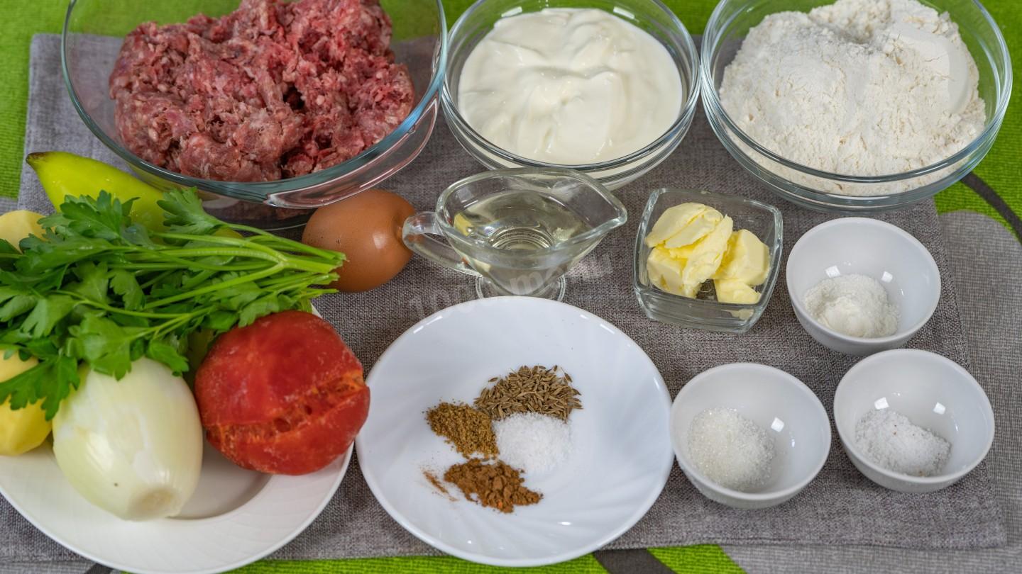Шаг 1 приготовления Закрытый пирог с мясным фаршем и овощами на сметане