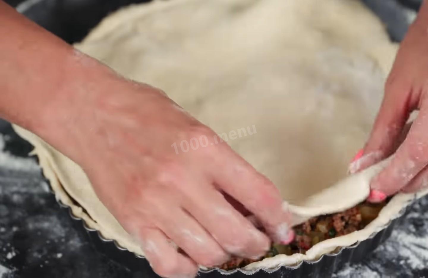 Шаг 16 приготовления Закрытый пирог с мясным фаршем и овощами на сметане