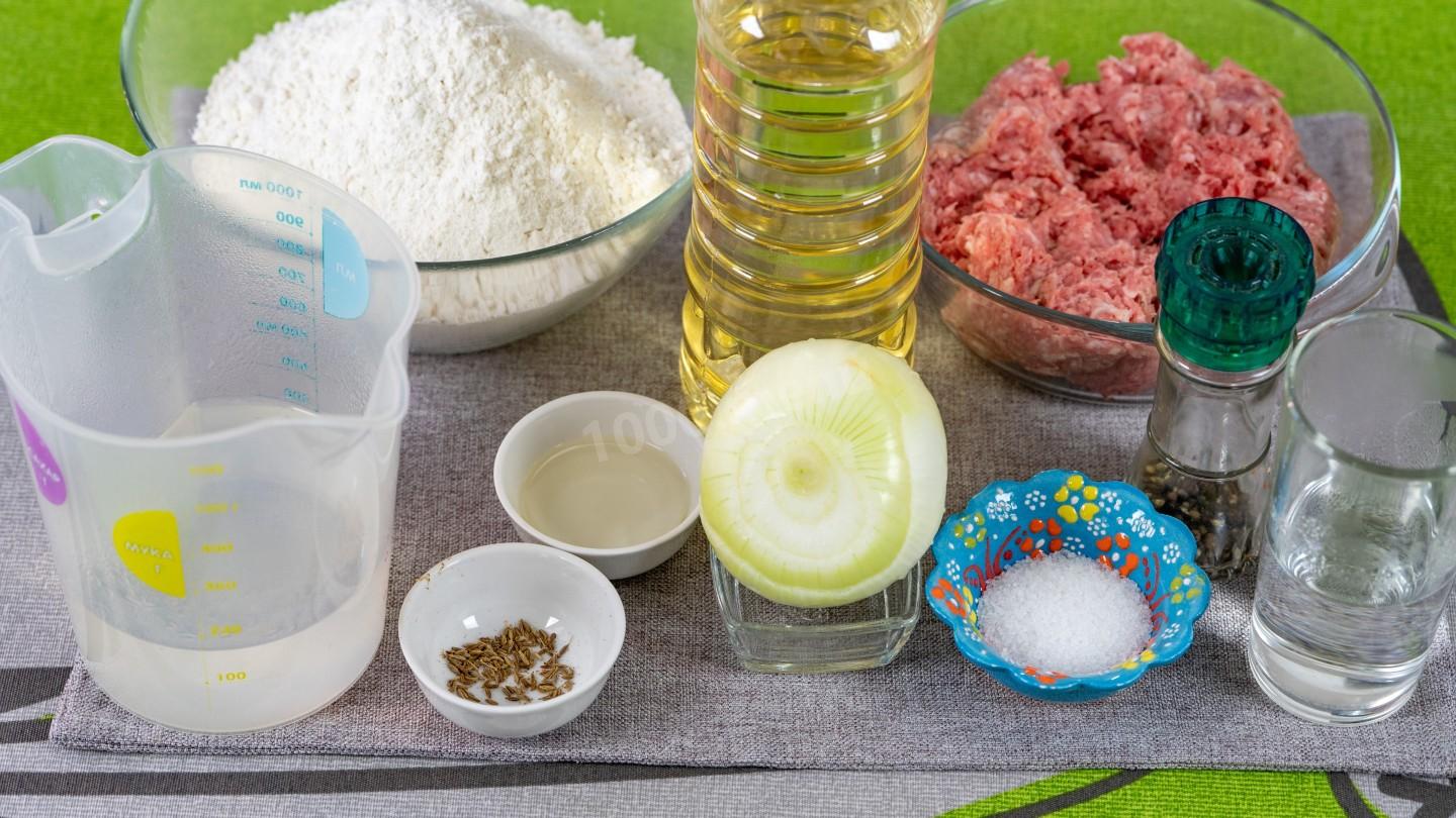 Шаг 1 приготовления Классические чебуреки из пресного теста с мясным фаршем