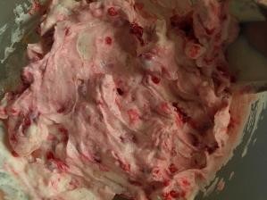 Шаг 2 приготовления Сырники на манке в духовке с ягодами и мягким сыром