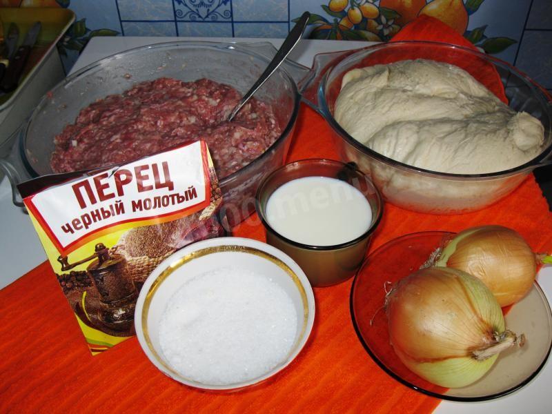 Шаг 1 приготовления Перемячи из готового дрожжевого теста с бараниной