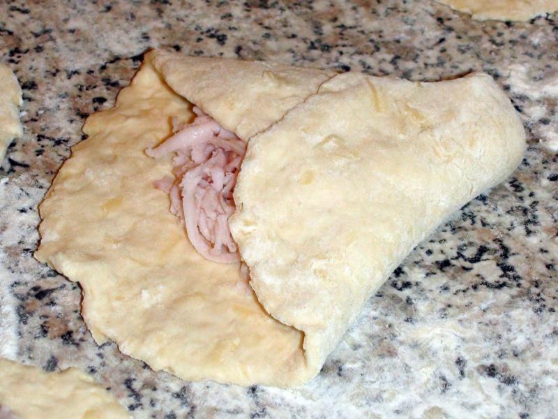 Шаг 12 приготовления Сырные лепёшки с ветчиной на кефире