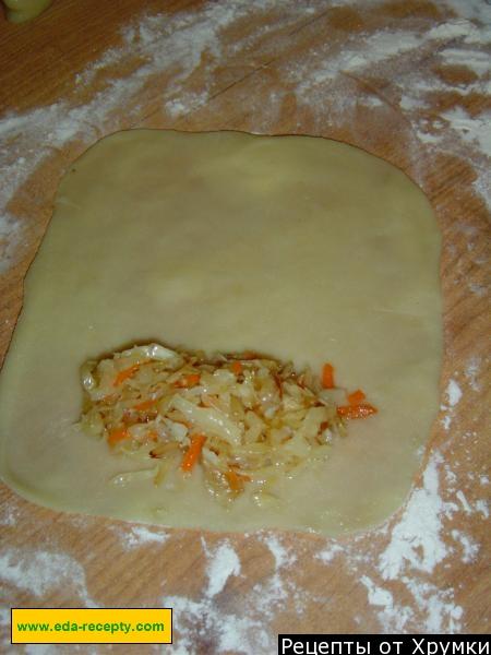 Шаг 5 приготовления Молдавские пирожки из постного теста с капустой в духовке - Вэрзэре