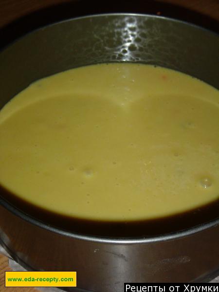 Шаг 4 приготовления Шарлотка с тыквой и изюмом