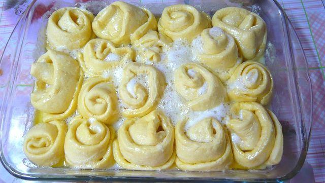 Шаг 10 приготовления Булочки Вертушки заливные с сахаром