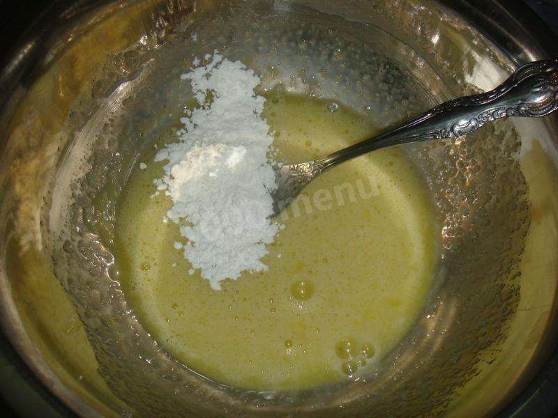 Шаг 2 приготовления Медовик со сгущенкой в мультиварке