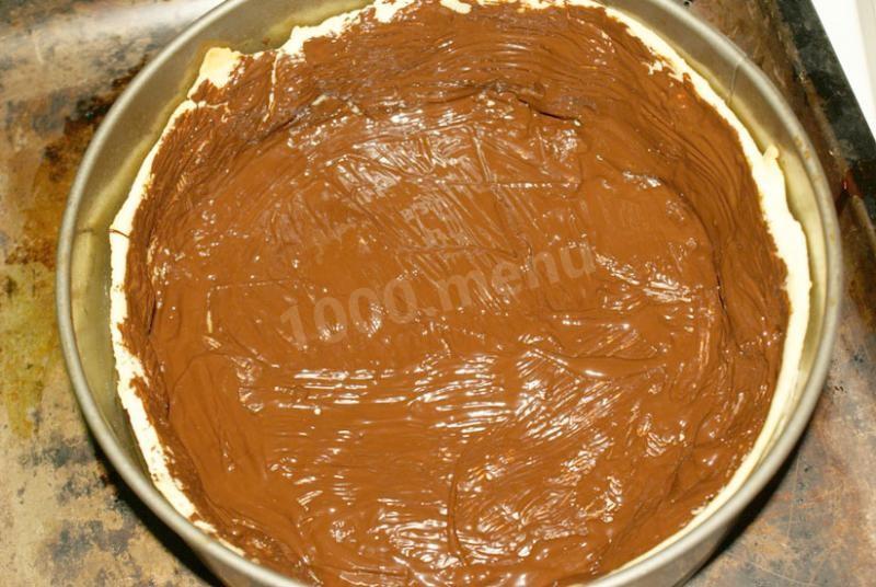 Шаг 9 приготовления Сладкие пироги с клубникой шоколадом и орехами
