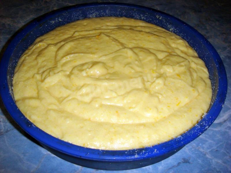 Шаг 10 приготовления Апельсиновый кекс-пирог с манкой и безе