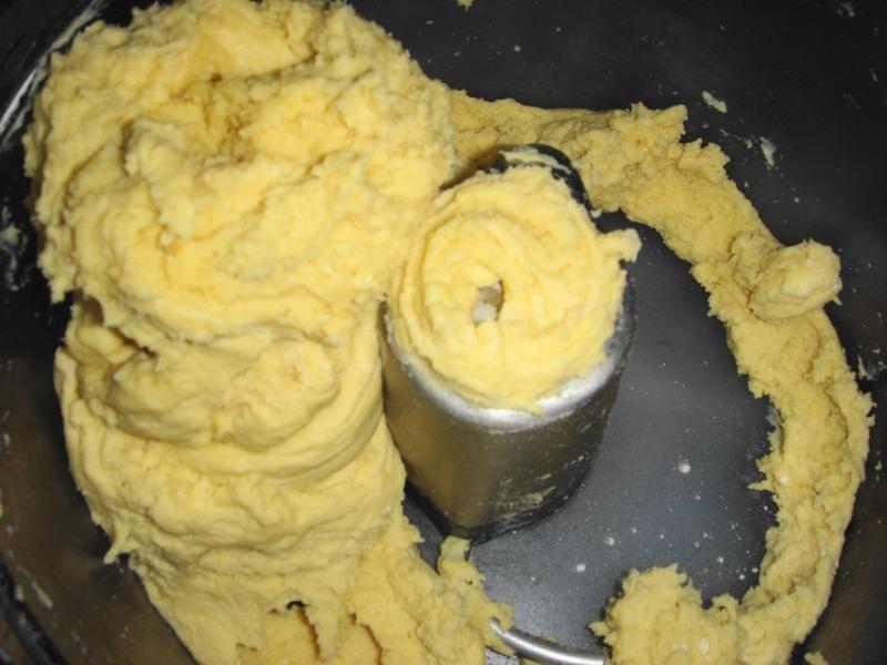 Шаг 9 приготовления Апельсиновый кекс-пирог с манкой и безе
