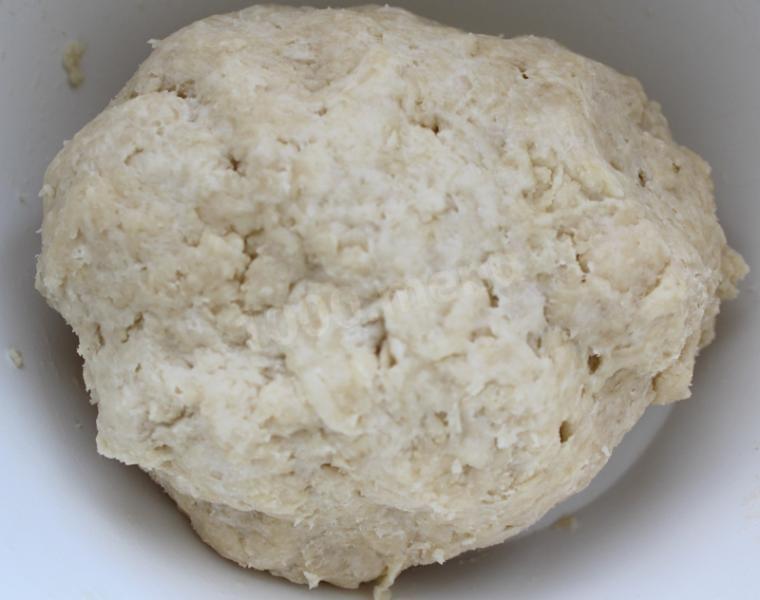 Шаг 3 приготовления Касторкин пирог с сыром и луком