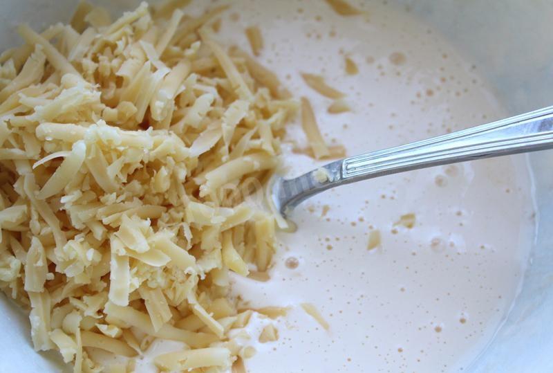 Шаг 6 приготовления Касторкин пирог с сыром и луком