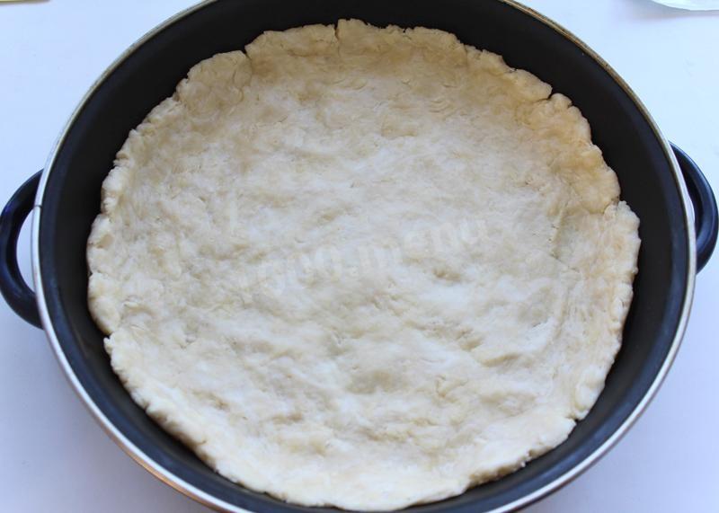 Шаг 7 приготовления Касторкин пирог с сыром и луком