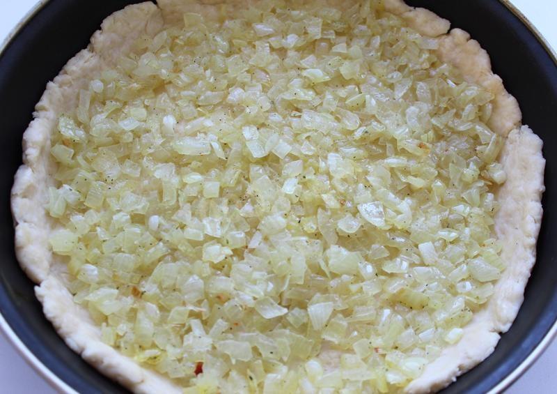 Шаг 8 приготовления Касторкин пирог с сыром и луком