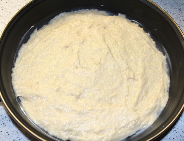 Шаг 7 приготовления Пирог с яблоками на фруктовом кефире