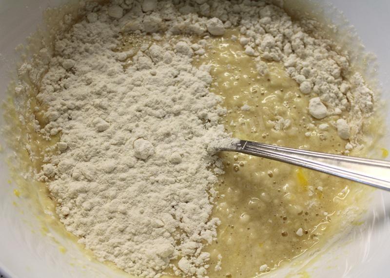 Шаг 5 приготовления Мои сдобные булочки с шоколадом и посыпкой