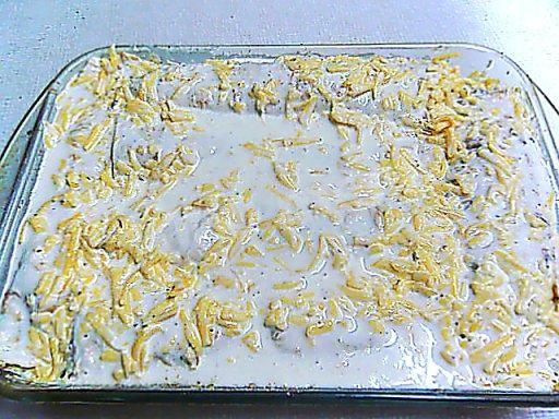 Шаг 12 приготовления Пирог из тонкого лаваша с помидорами, мясом, сыром