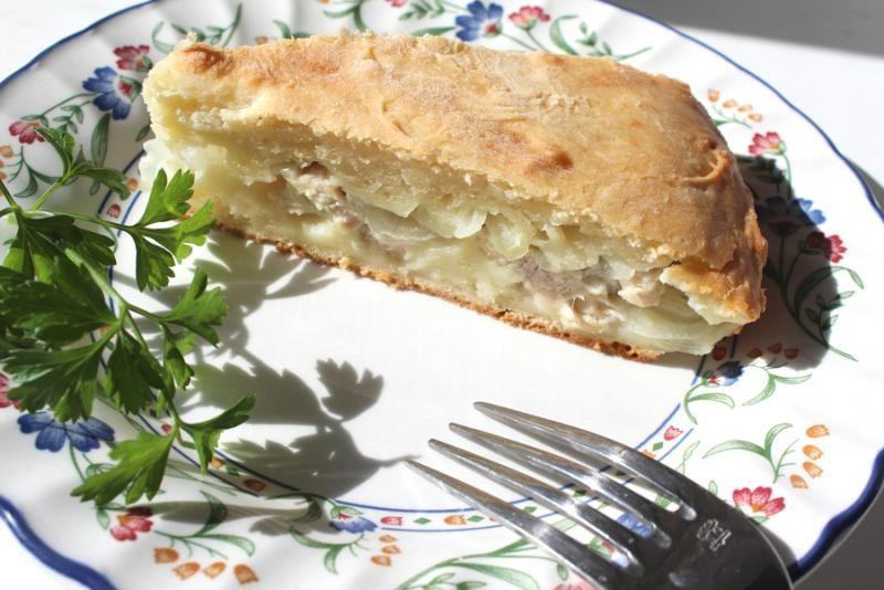 Обложка рецепта Сытный пирог с курицей и картошкой