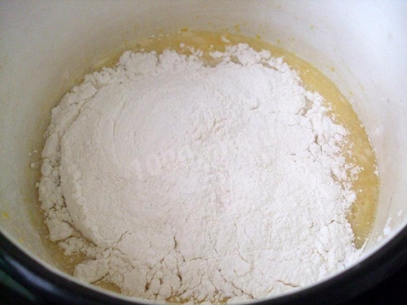 Шаг 4 приготовления Торт с масляным кремом с кокосовой стружкой