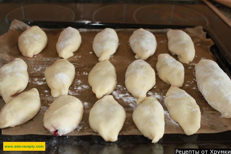 Шаг 4 приготовления Вкусные дрожжевые пирожки с вишней в духовке