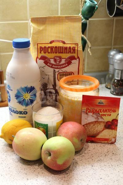Шаг 1 приготовления Яблочный пирог с манкой и лимоном